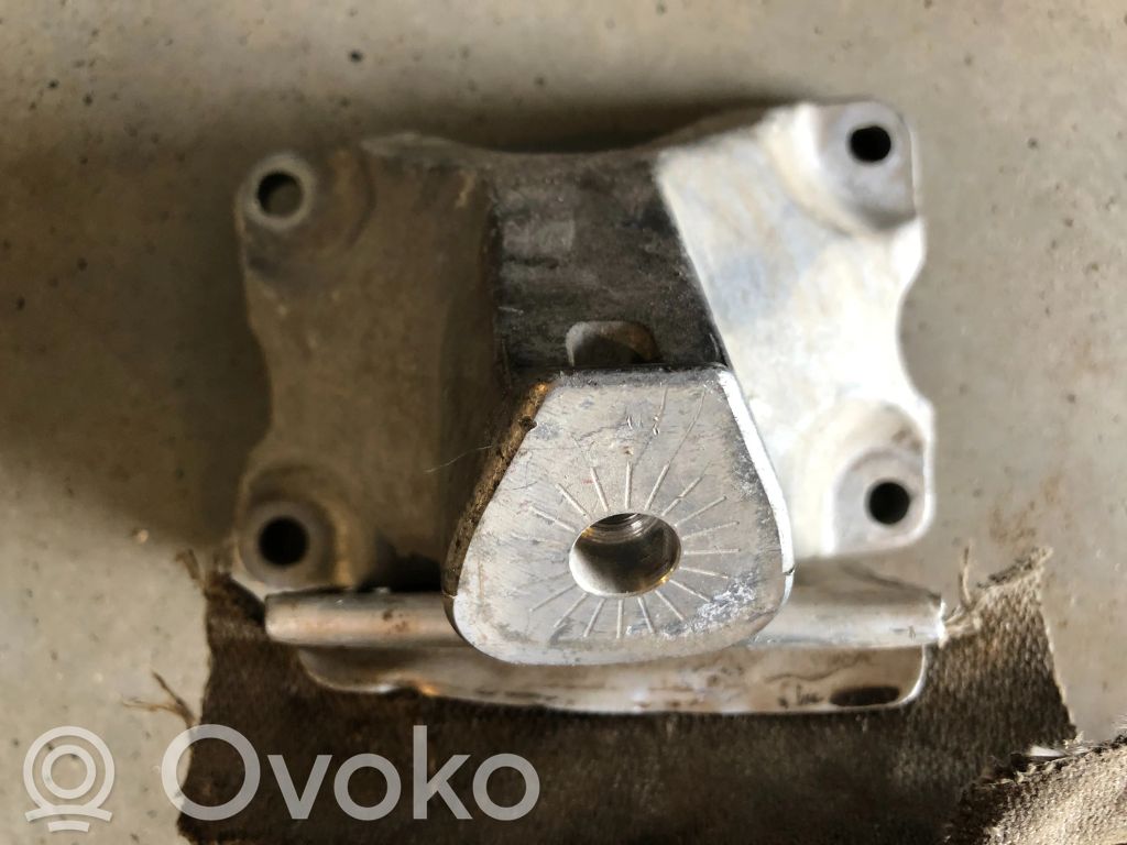 Audi A4 S4 B8 8K Engine mounting bracket 