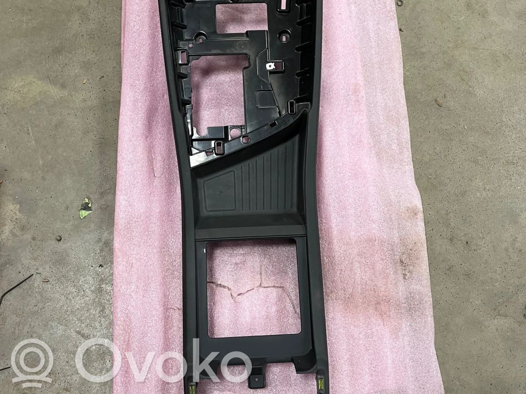 Audi Q7 4M Center console 
