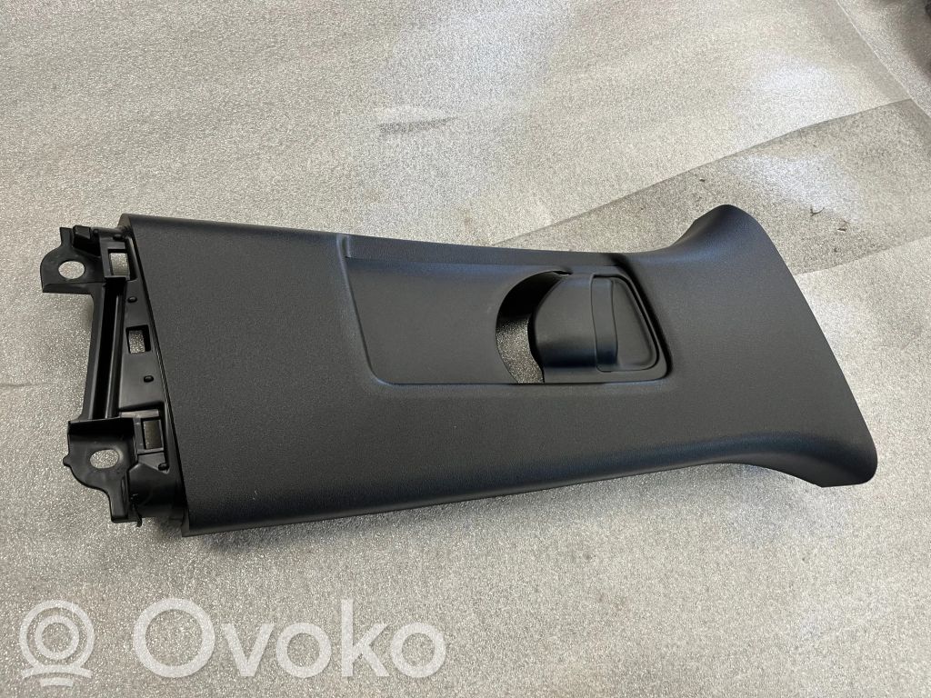 Lexus UX Pilar (B) (superior) 