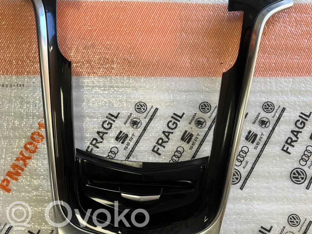 Cadillac Escalade Konsola środkowa / Radio / GPS 