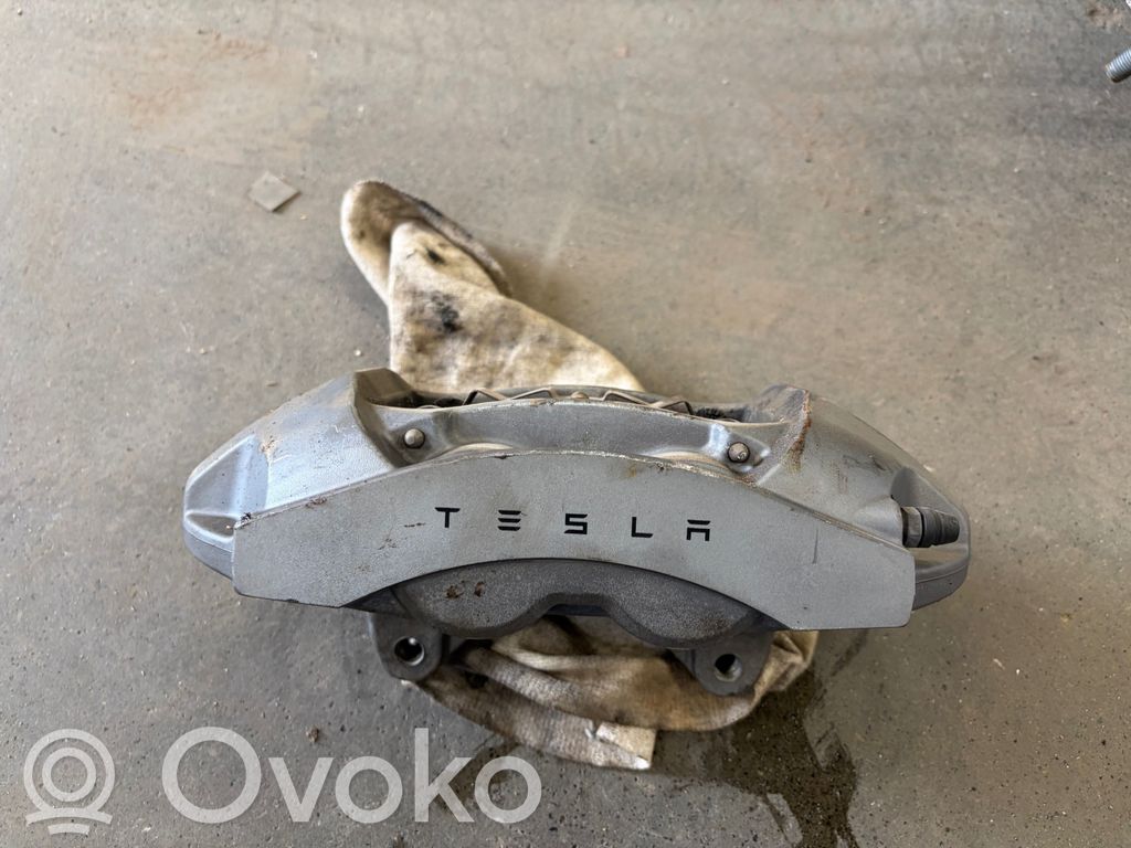 Tesla Model 3 Передний суппорт 