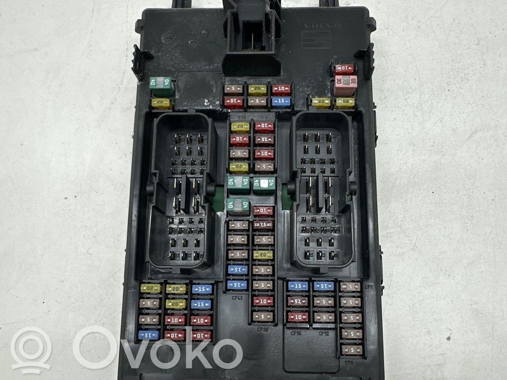 Volvo XC90 Ramka / Moduł bezpieczników 