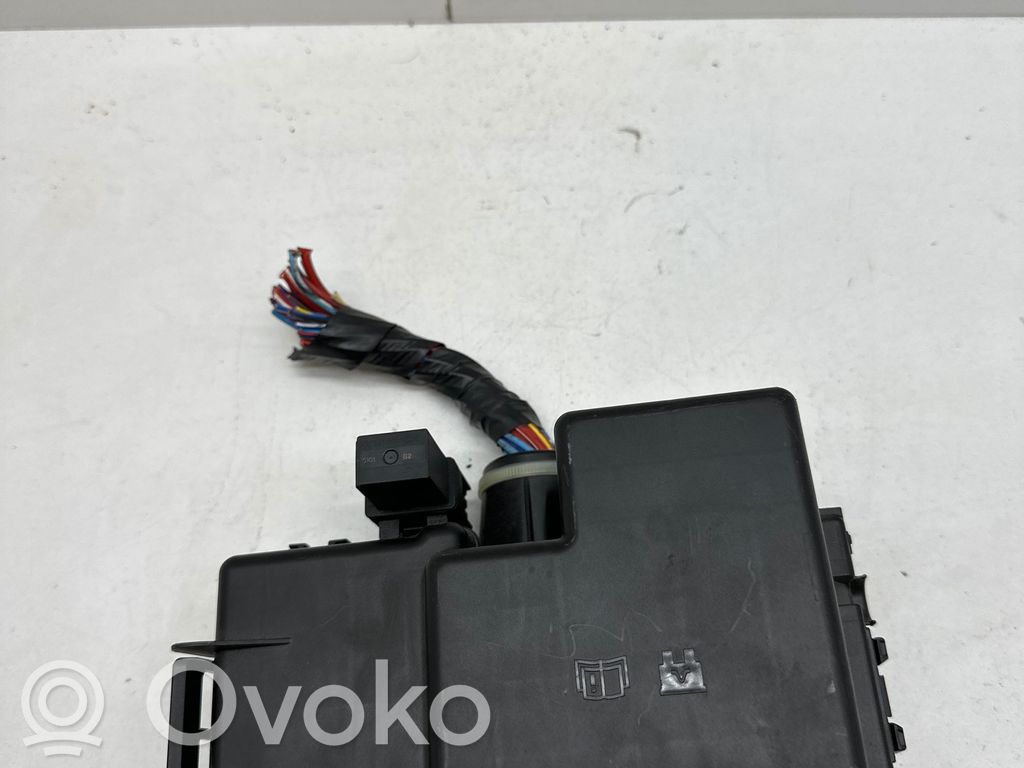 Volvo XC90 Ramka / Moduł bezpieczników 