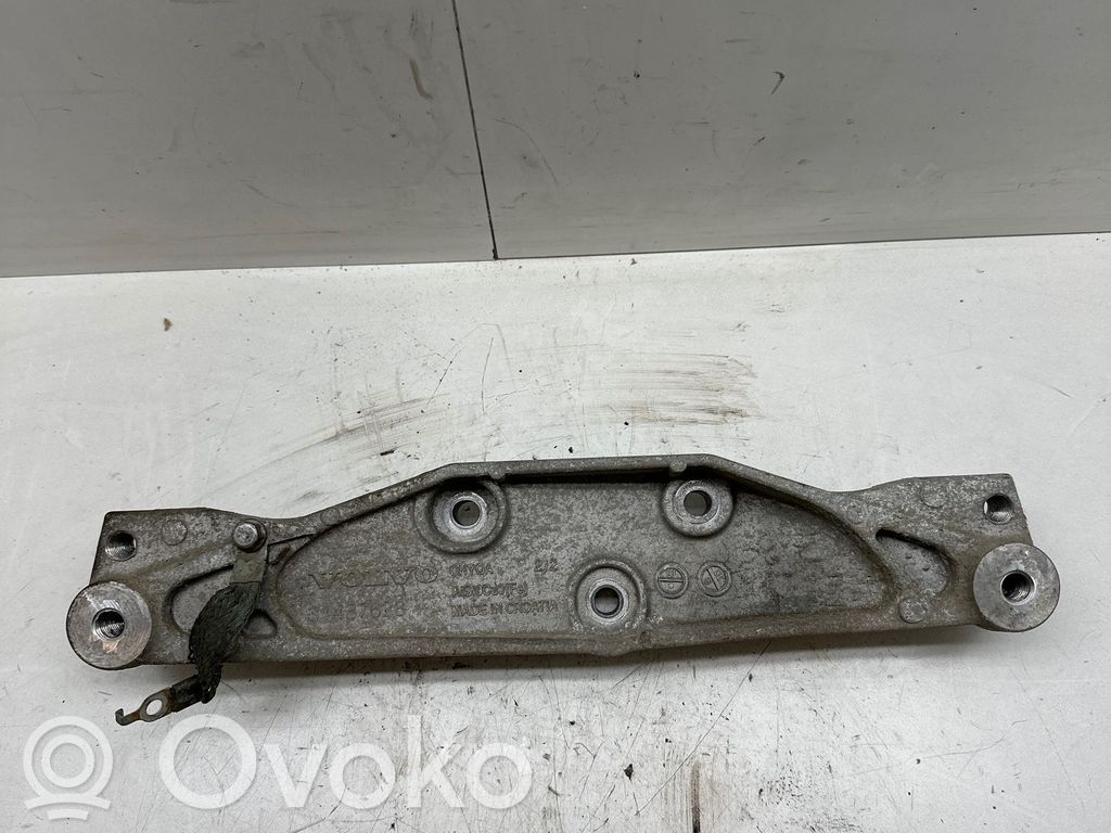 Volvo XC60 Rear differential/diff mount bracket 