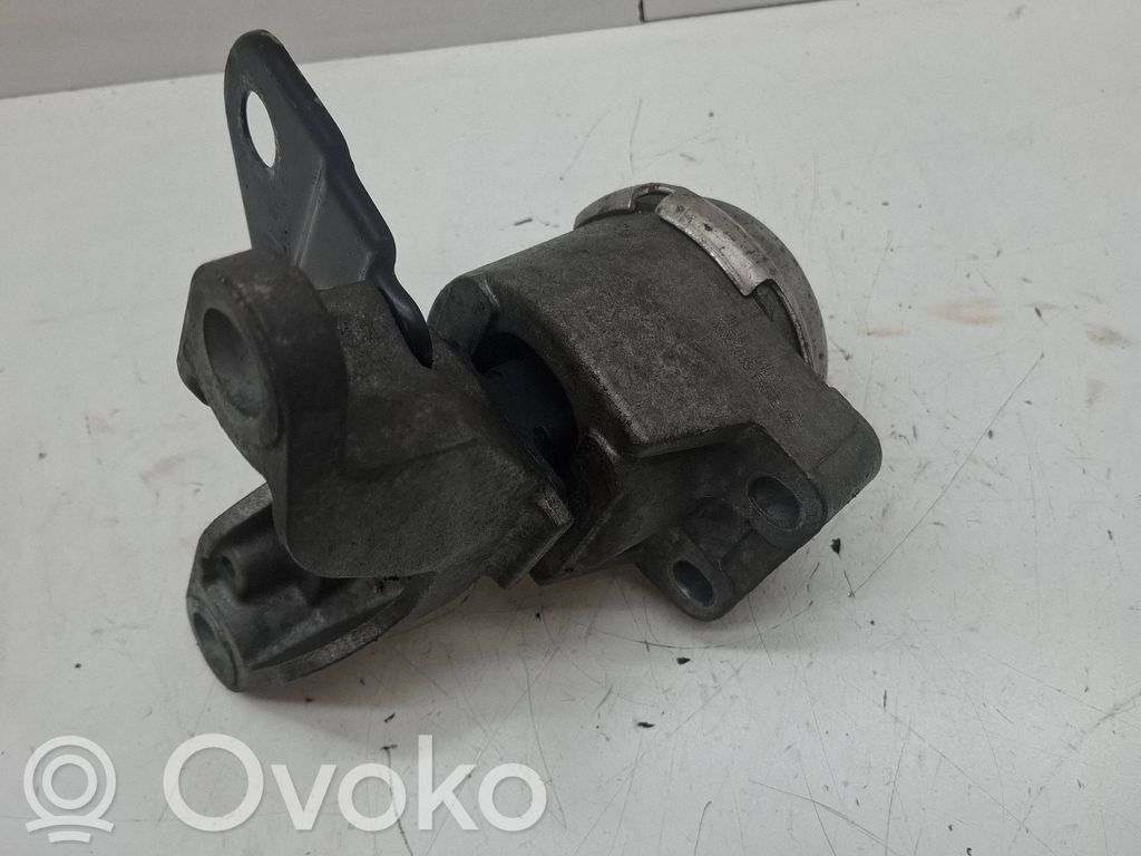 Volvo S60 Engine mount bracket 