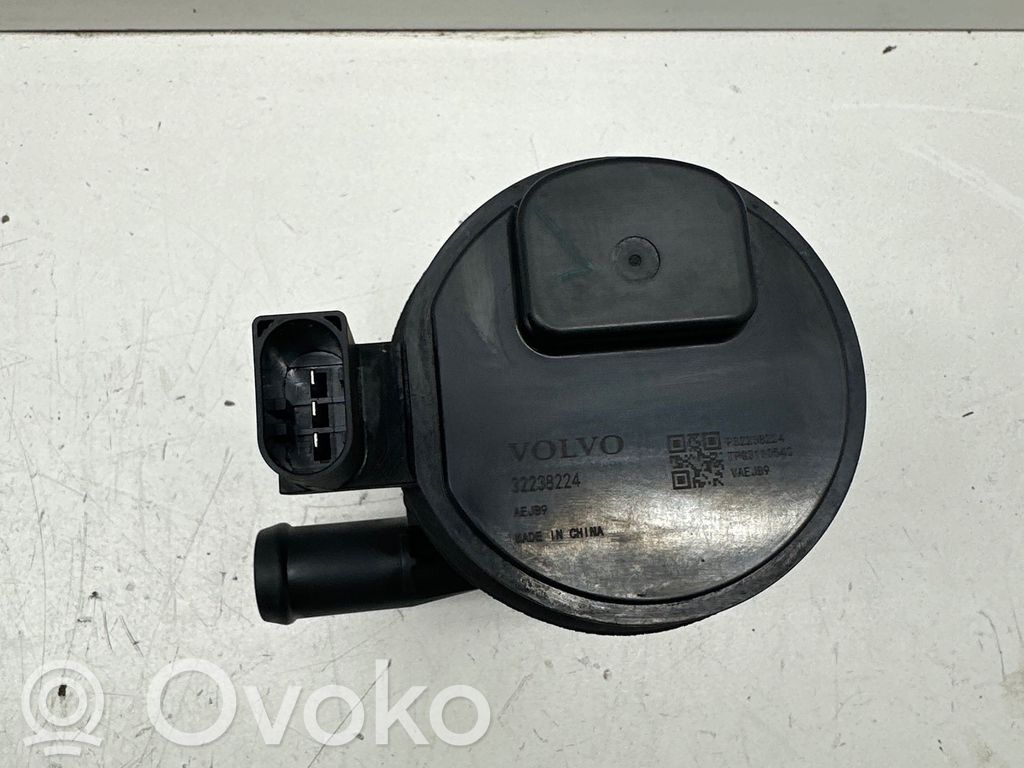 Volvo C40 Pompe à eau de liquide de refroidissement 