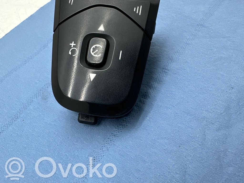 Volvo S90, V90 Butoane/comutatoare pe volan 