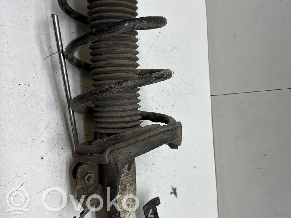 Volvo V40 Priekšpusē amortizators 