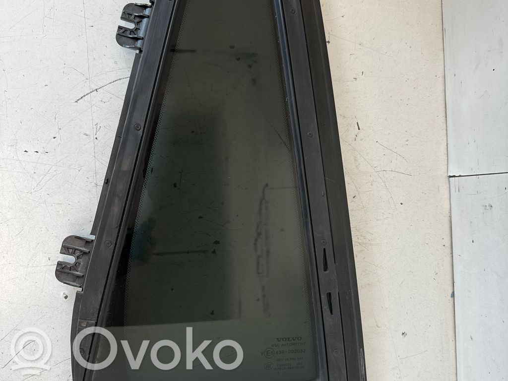 Volvo XC90 Ventanilla de ventilación de la puerta trasera 
