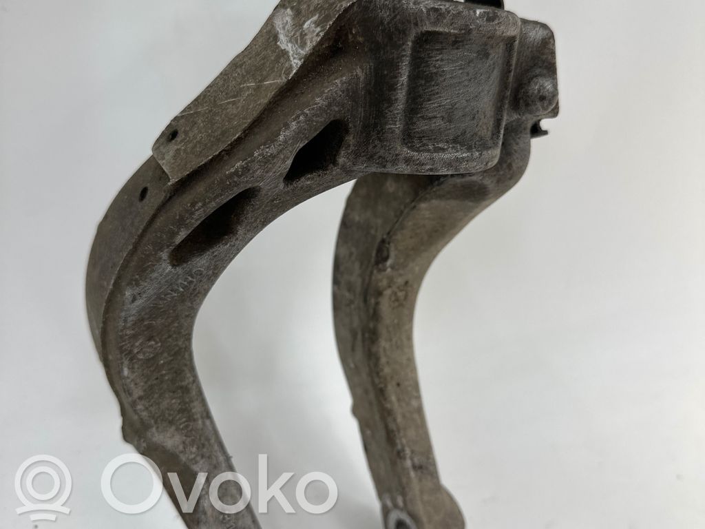 Volvo V60 Mocowanie / Wspornik dolny amortyzatora osi przedniej 