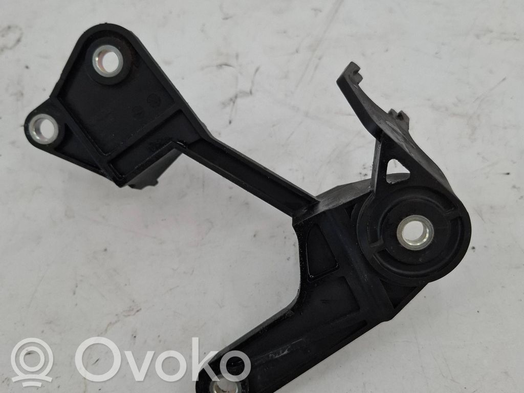 Volvo V40 Gear shift cable bracket 