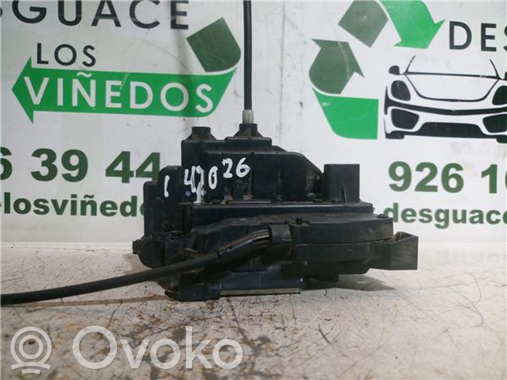 Renault Clio III Priekšpusē slēdzene 