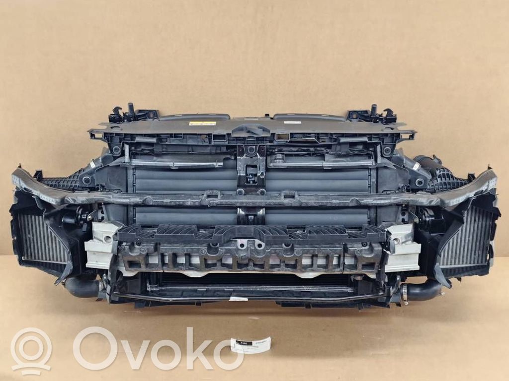 Volkswagen Touareg III Radiatorių panelė 