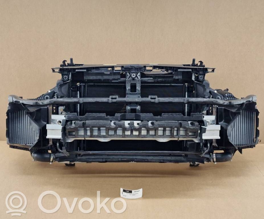 Volkswagen Touareg III Radiatorių panelė 