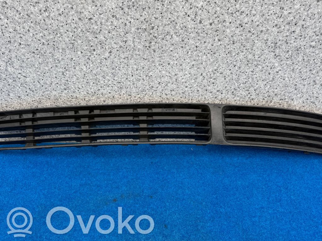 Volkswagen PASSAT B5 Grilă inferioară bară față 