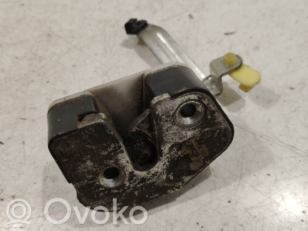 Loading door lock