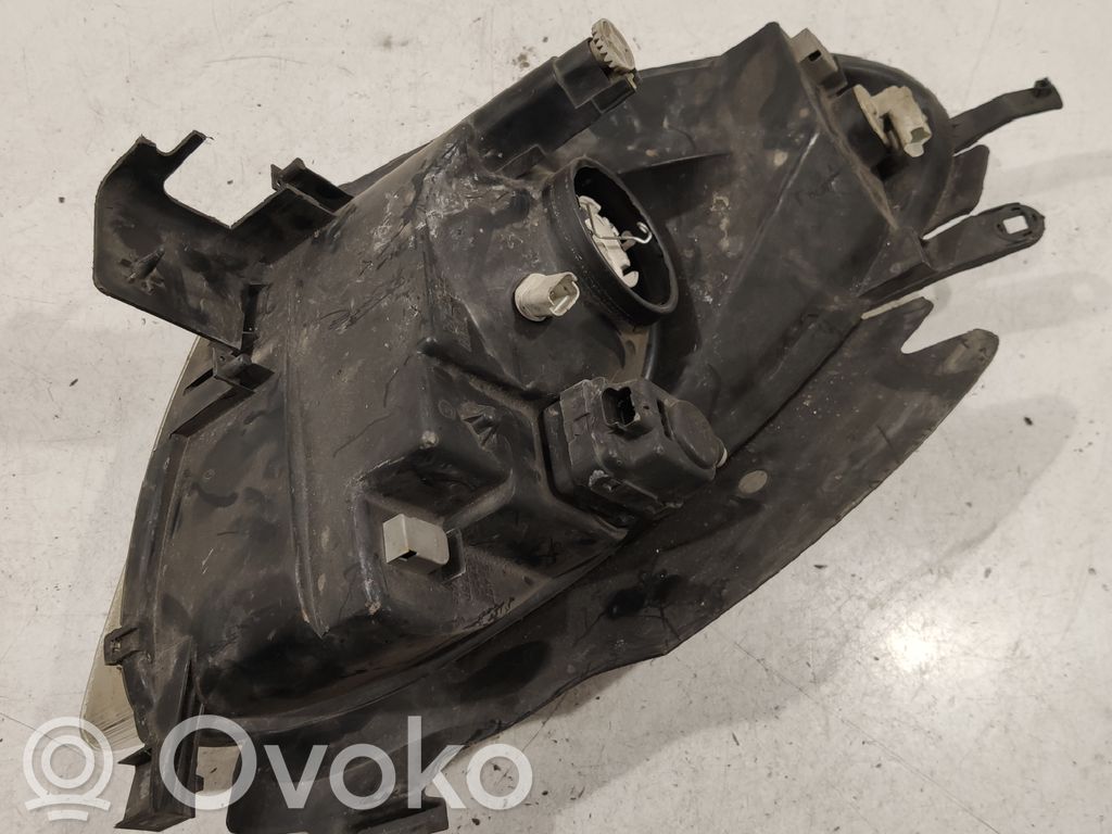 Citroen Xsara Picasso Lampa przednia 