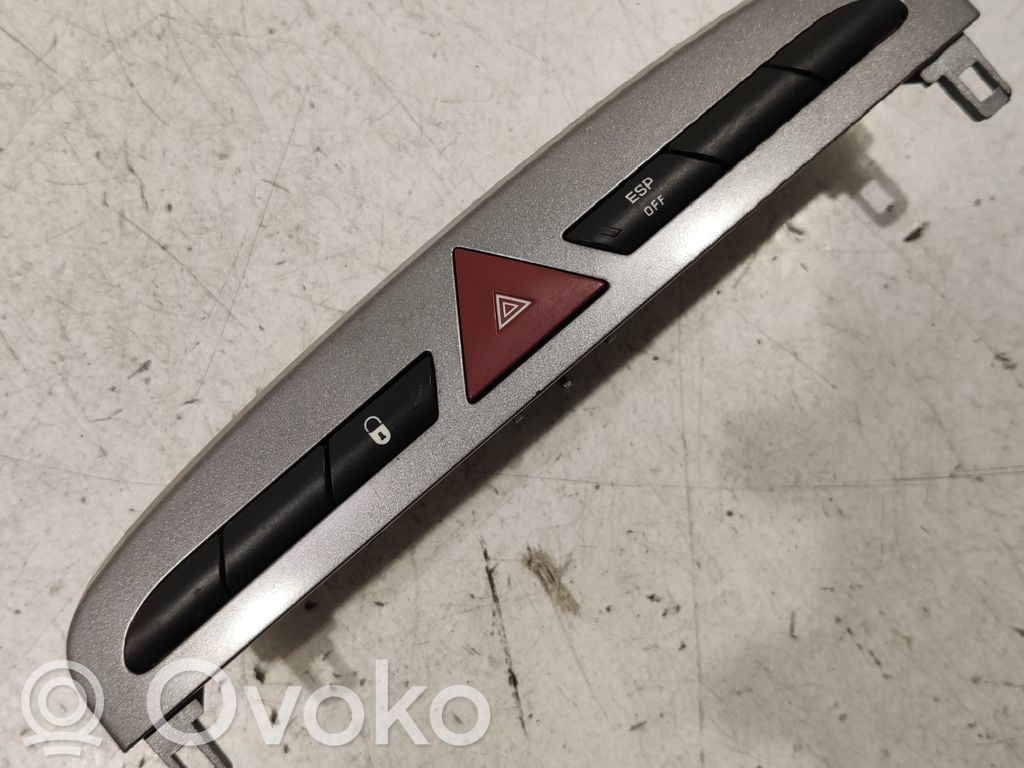 Peugeot 308 Avārijas lukturu slēdzis 