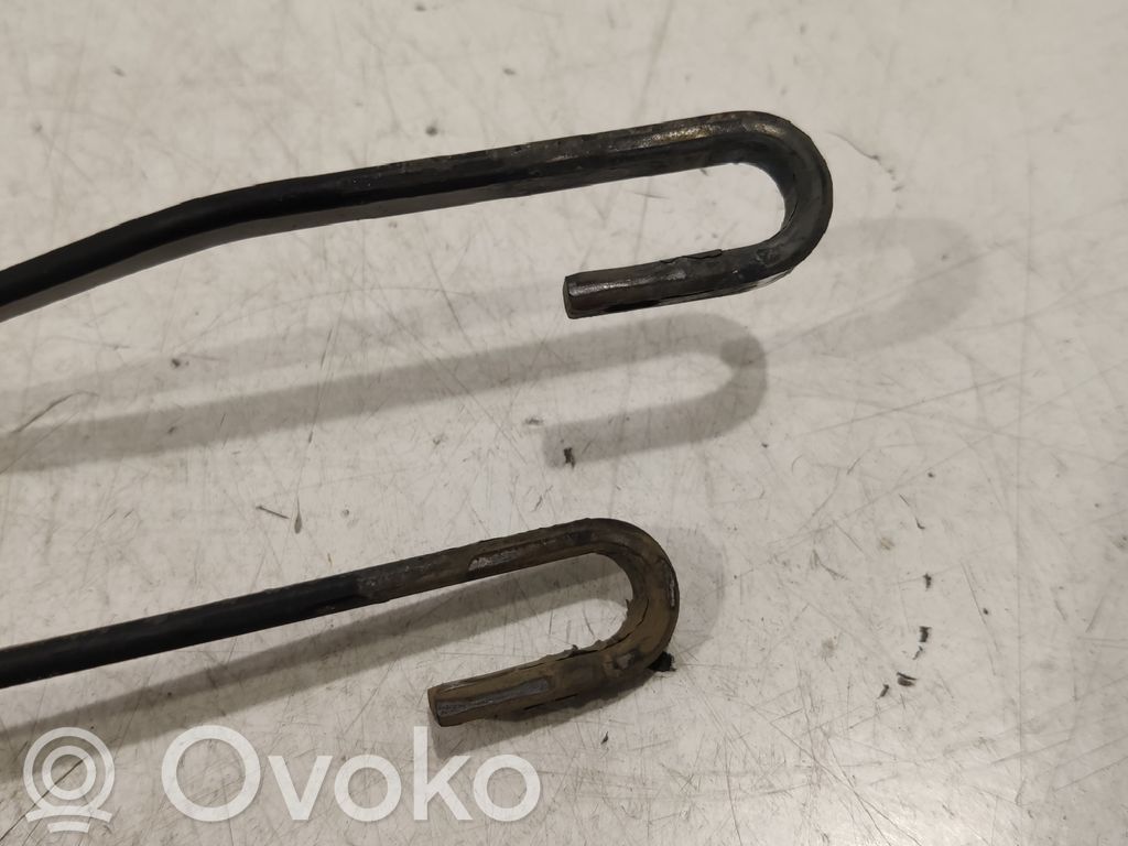 Front wiper blade arm