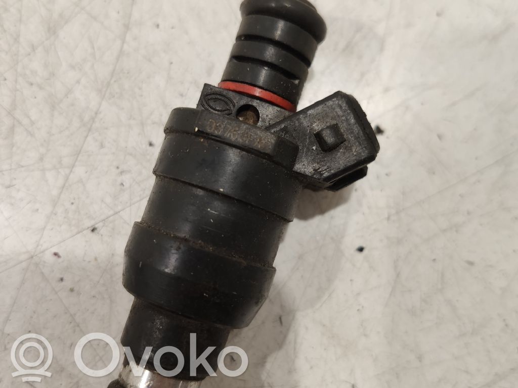 BMW 7 E38 Fuel injector 