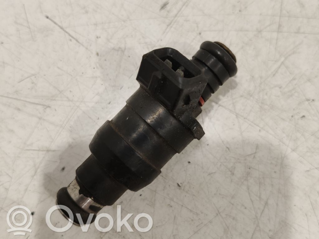 BMW 7 E38 Fuel injector 