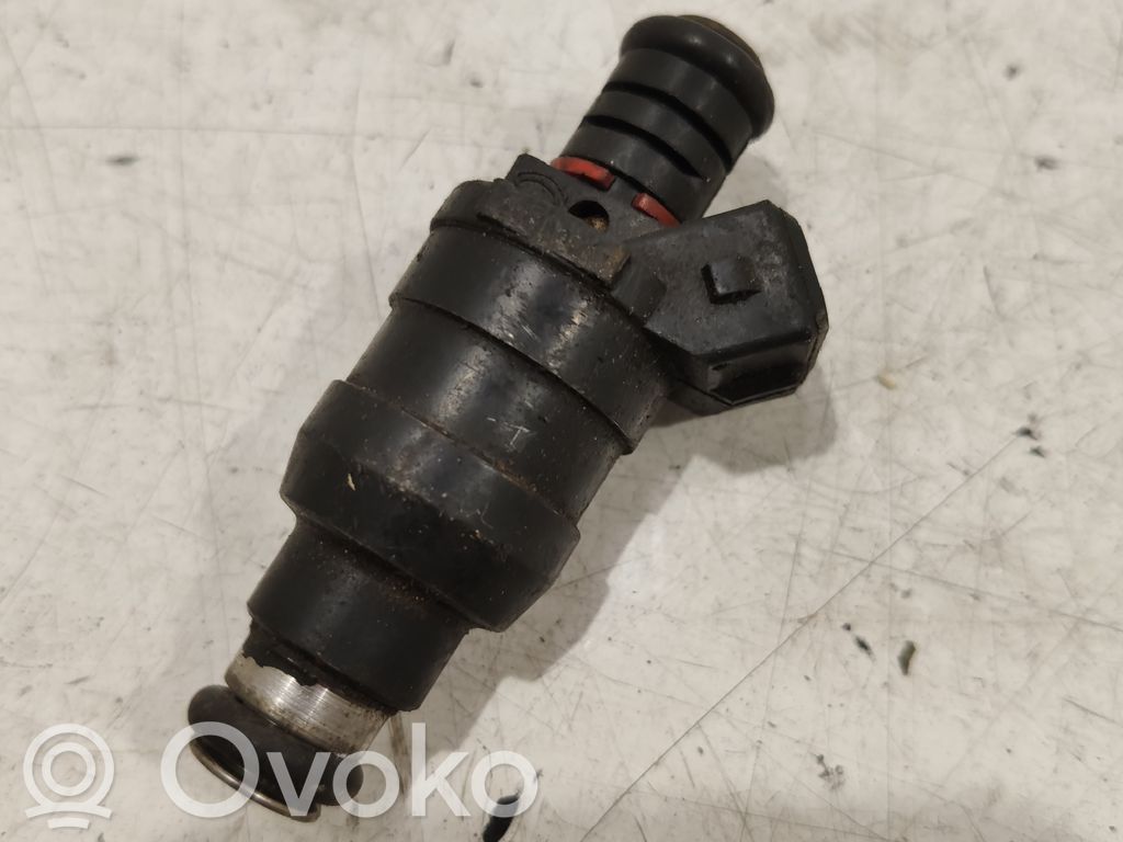 BMW 7 E38 Fuel injector 