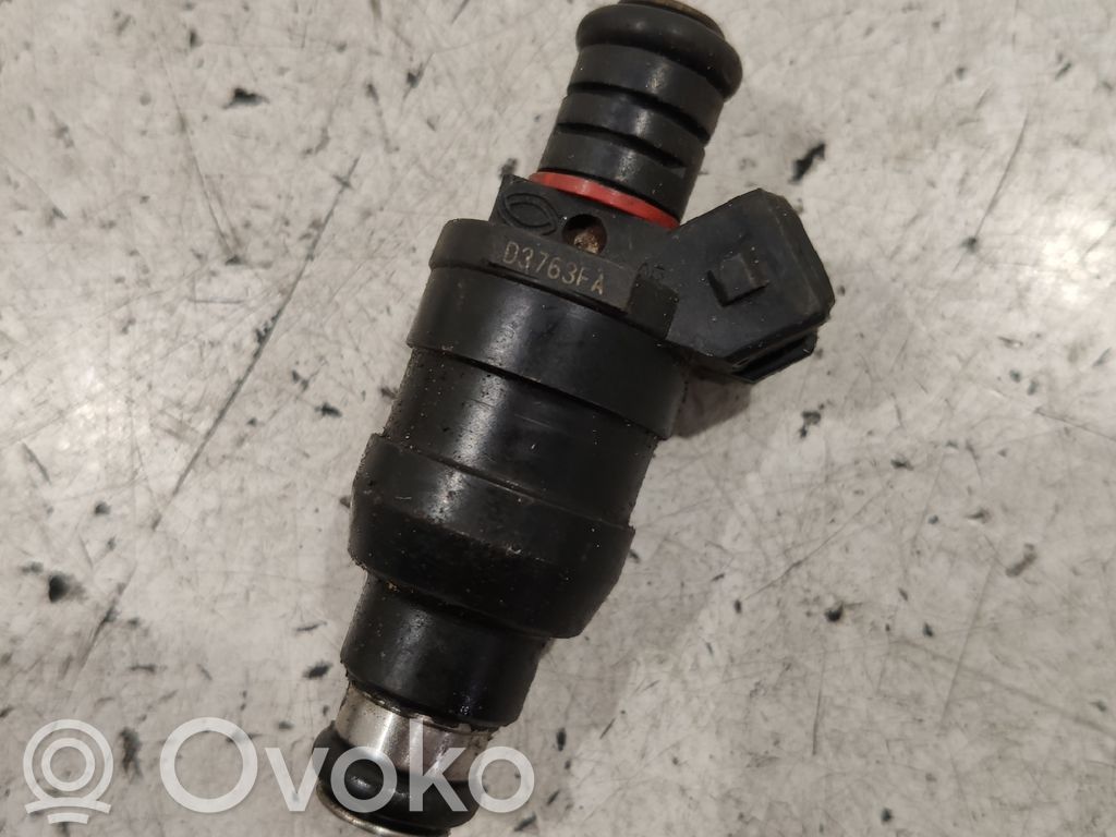 BMW 7 E38 Fuel injector 
