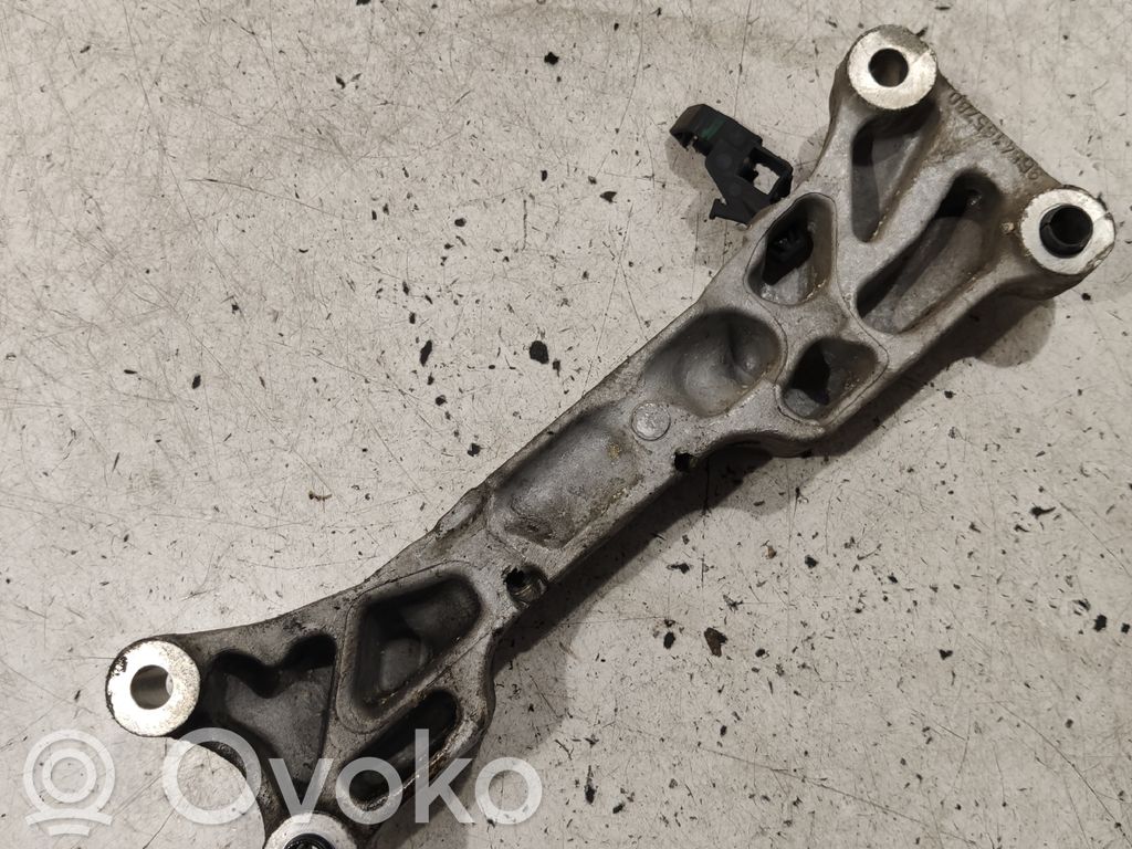 Peugeot 207 Engine mounting bracket 