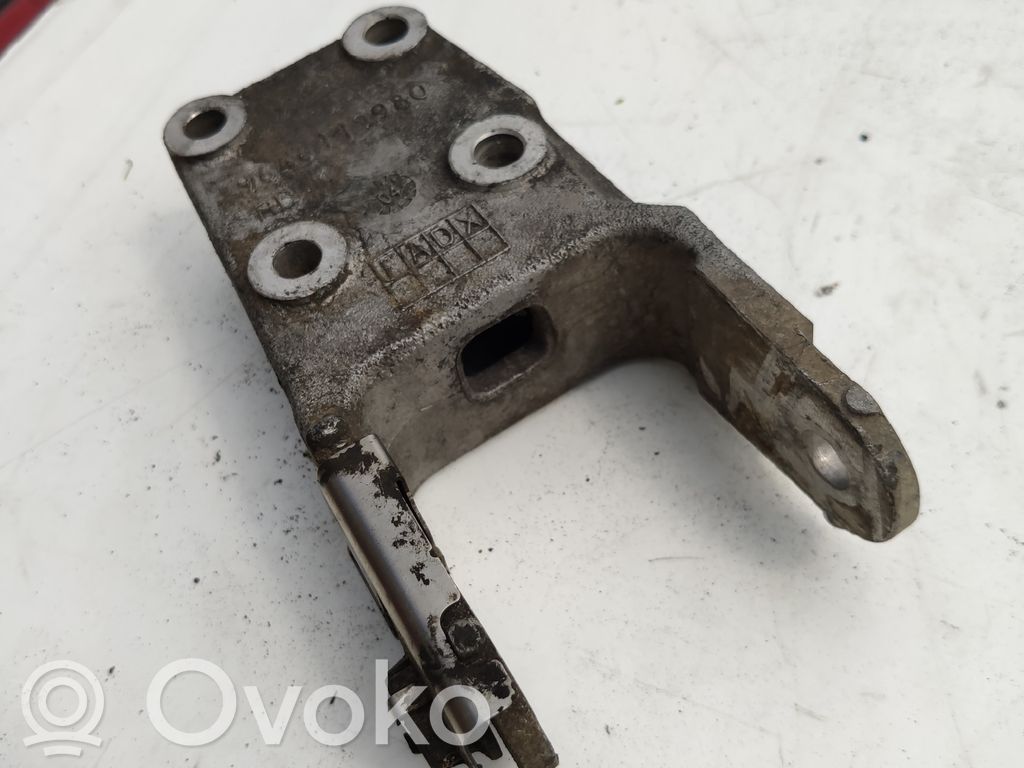 Citroen C6 Engine mounting bracket 