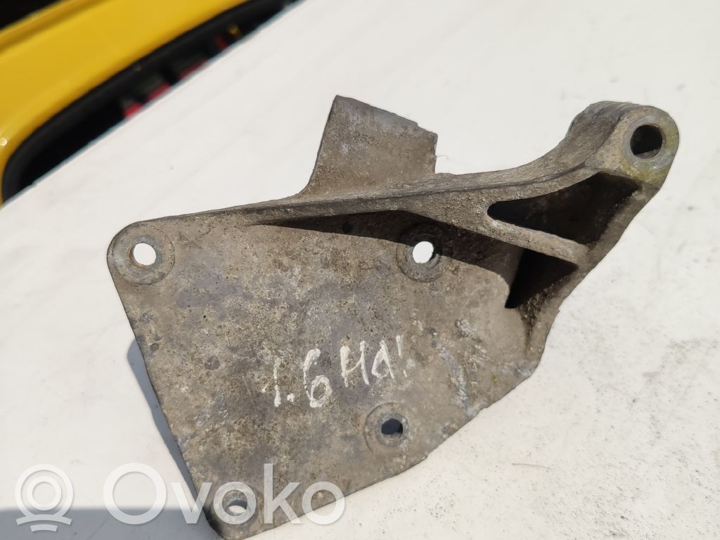 Citroen Berlingo Engine mounting bracket 