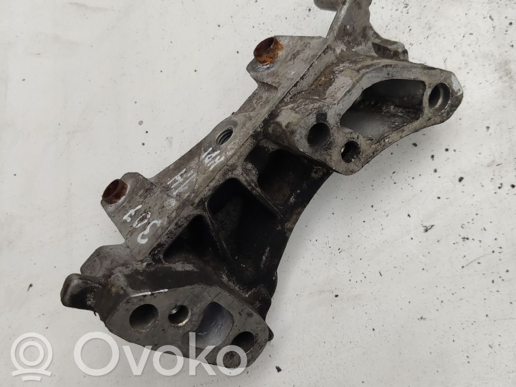 Peugeot 307 Engine mounting bracket 