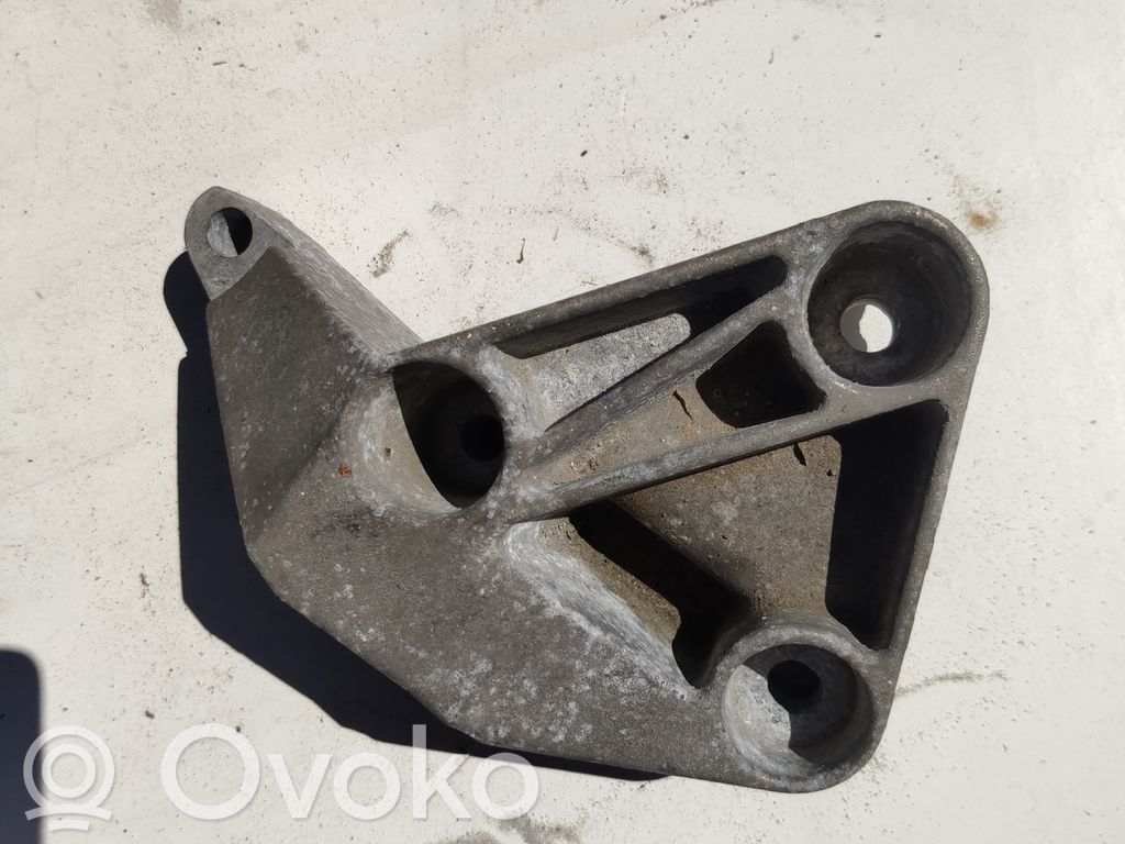 Renault Megane II Engine mounting bracket 
