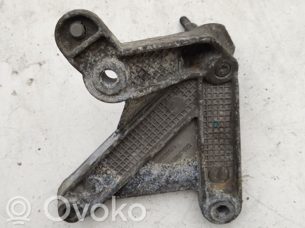 Renault Megane II Engine mounting bracket 