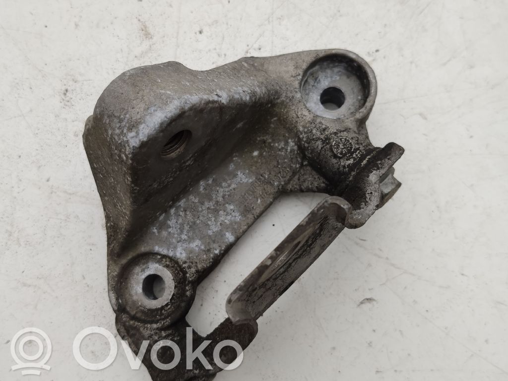 Renault Laguna II Engine mounting bracket 