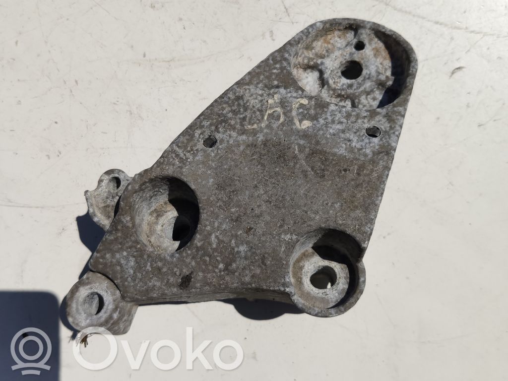 Renault Laguna II Engine mounting bracket 