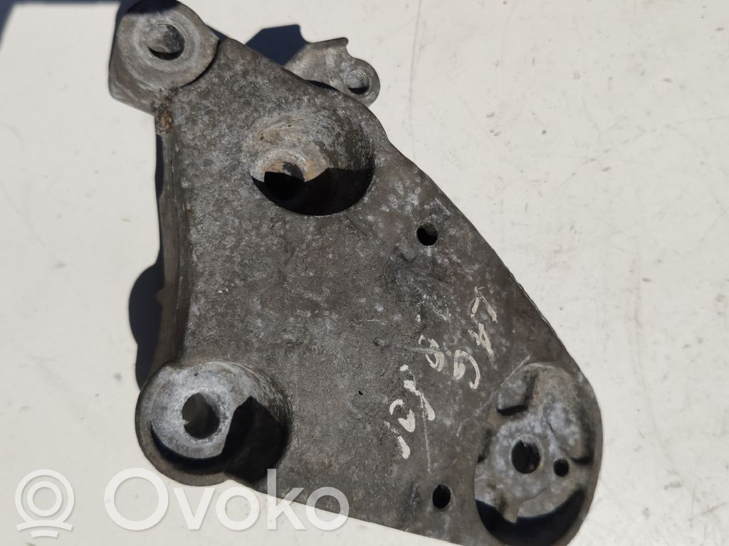 Renault Laguna II Engine mounting bracket 