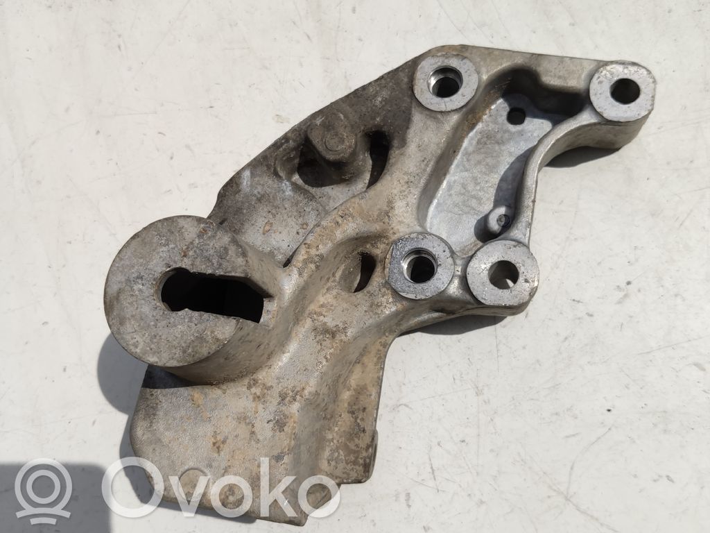 Peugeot 407 Engine mounting bracket 