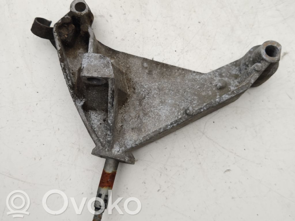 Renault Laguna II Pārnesumkārbas stiprinājuma kronšteins 