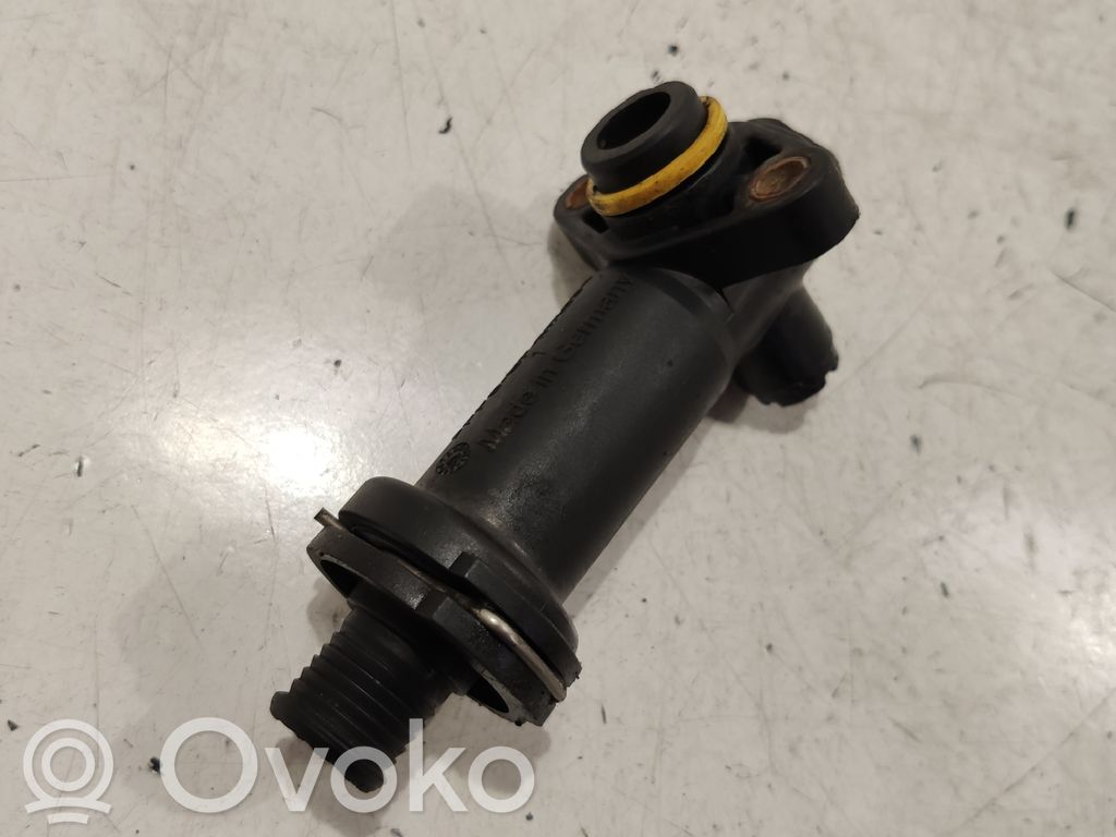 BMW 5 E60 E61 Termostat/carcasă termostat 