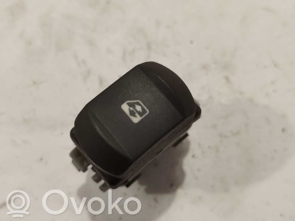 Renault Megane II Electric window control switch 