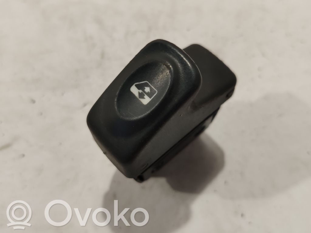 Renault Megane I Electric window control switch 