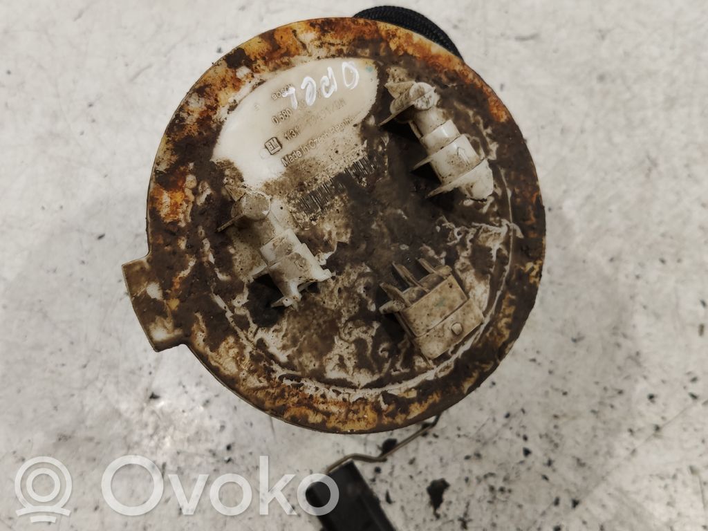 Opel Astra H Pompa paliwa w zbiorniku 