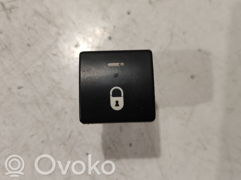 Citroen Berlingo Central locking switch button 
