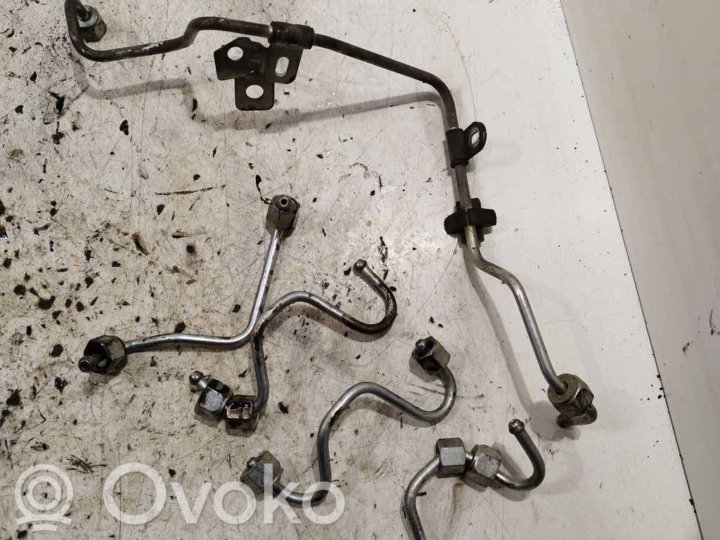 Nissan X-Trail T31 Fuel injector supply line/pipe 