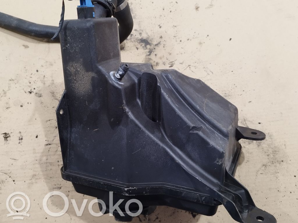 BMW 1 E81 E87 Aušinimo skysčio išsiplėtimo bakelis 