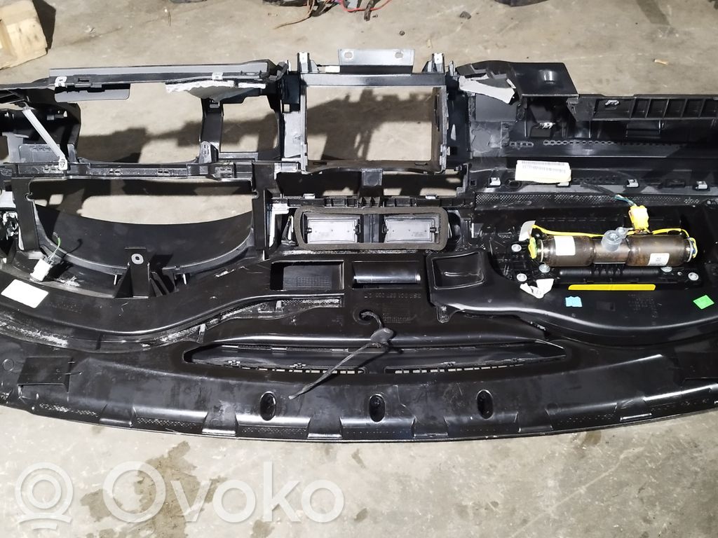 Volkswagen PASSAT B6 Deska rozdzielcza 
