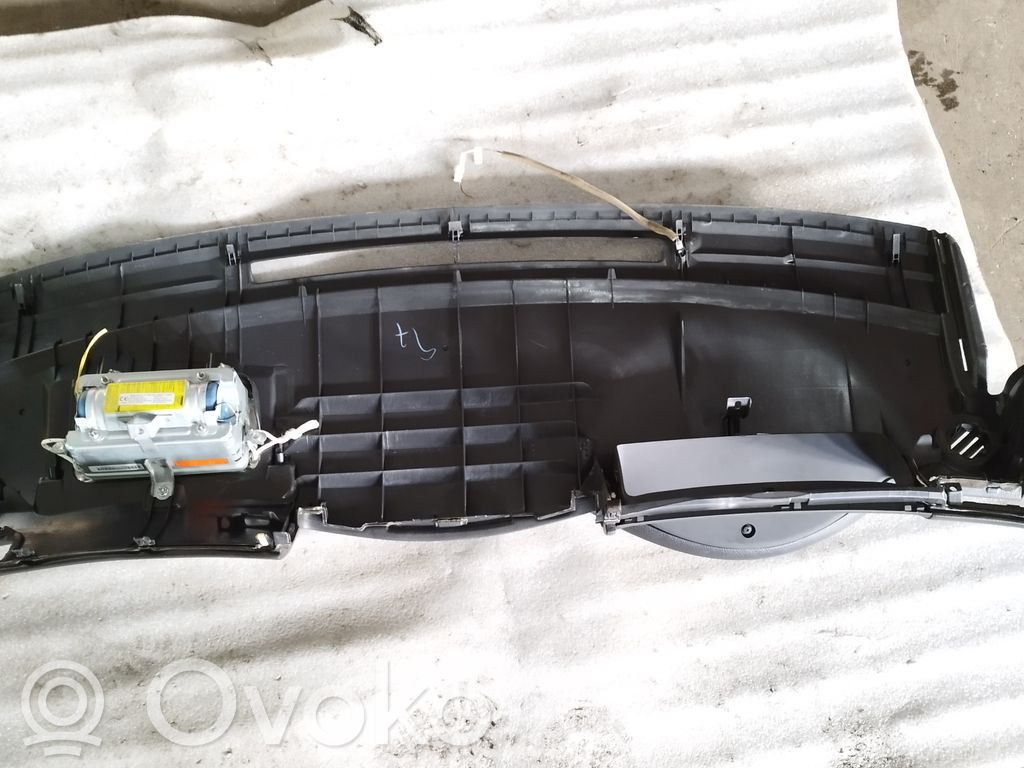 Toyota Corolla E120 E130 Панель 
