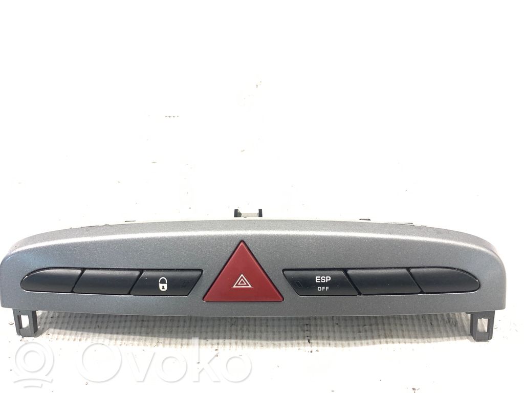 Peugeot 308 Avārijas lukturu slēdzis 