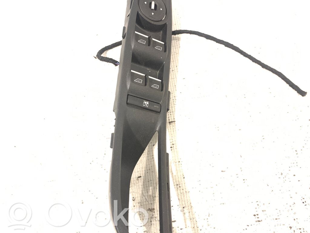 Ford Focus Przyciski szyb 