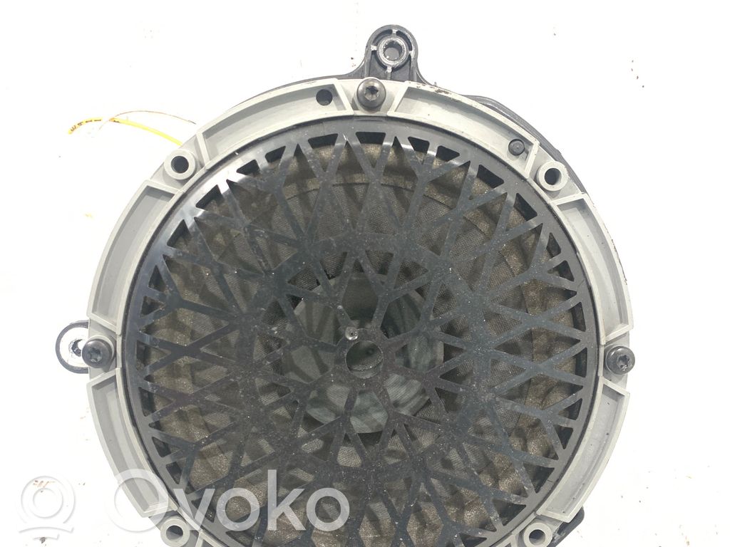 Etuoven kaiutin